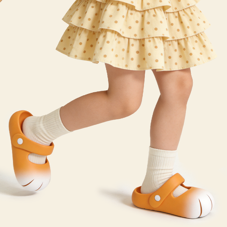 Sensori™ Cat Paw Splash Sandals