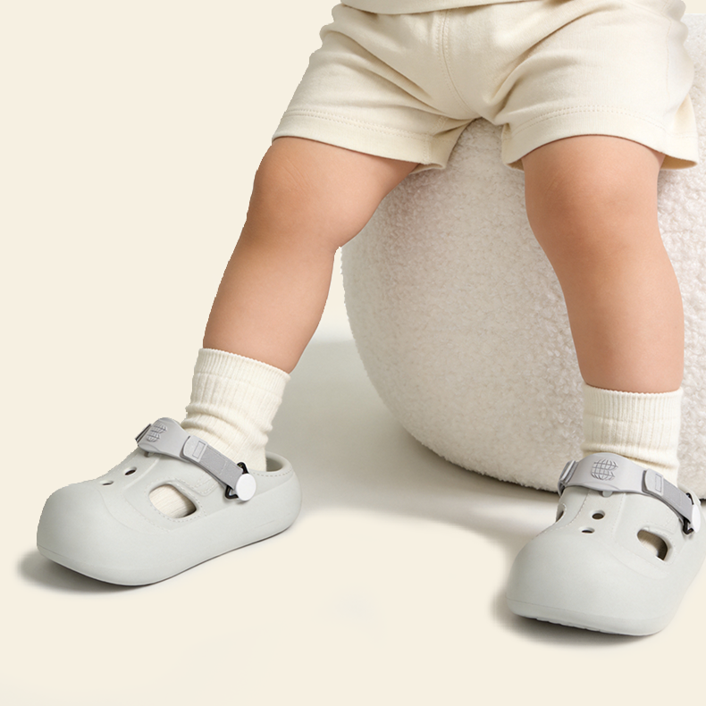 Sensori™ Retro Voyager Sandals