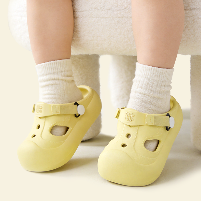 Sensori™ Retro Voyager Sandals