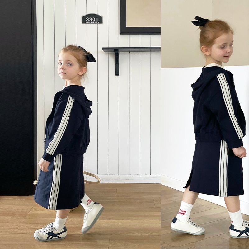 Sensori™ Retro Explorer Barefoot Sneakers